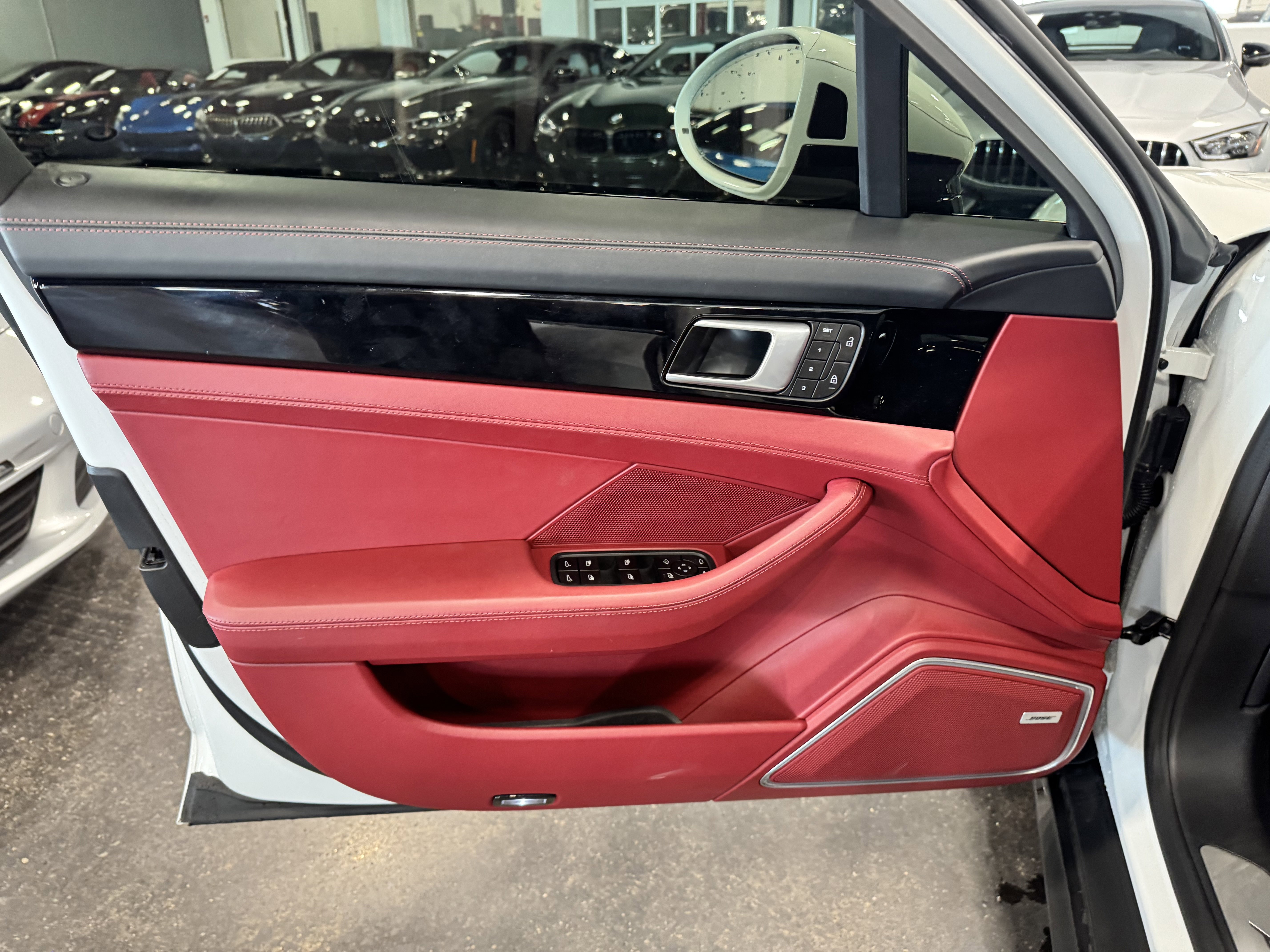 Used 2022 Porsche Panamera 4 image 28