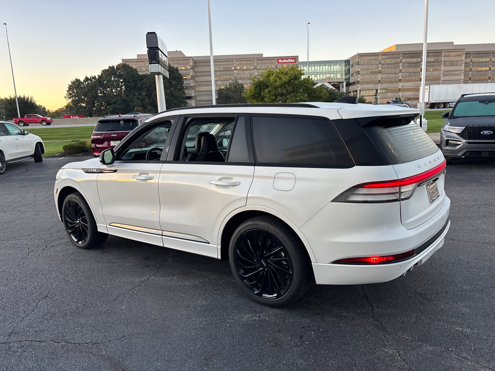 New 2027 Lincoln Aviator Reserve AWD/4WD image 5