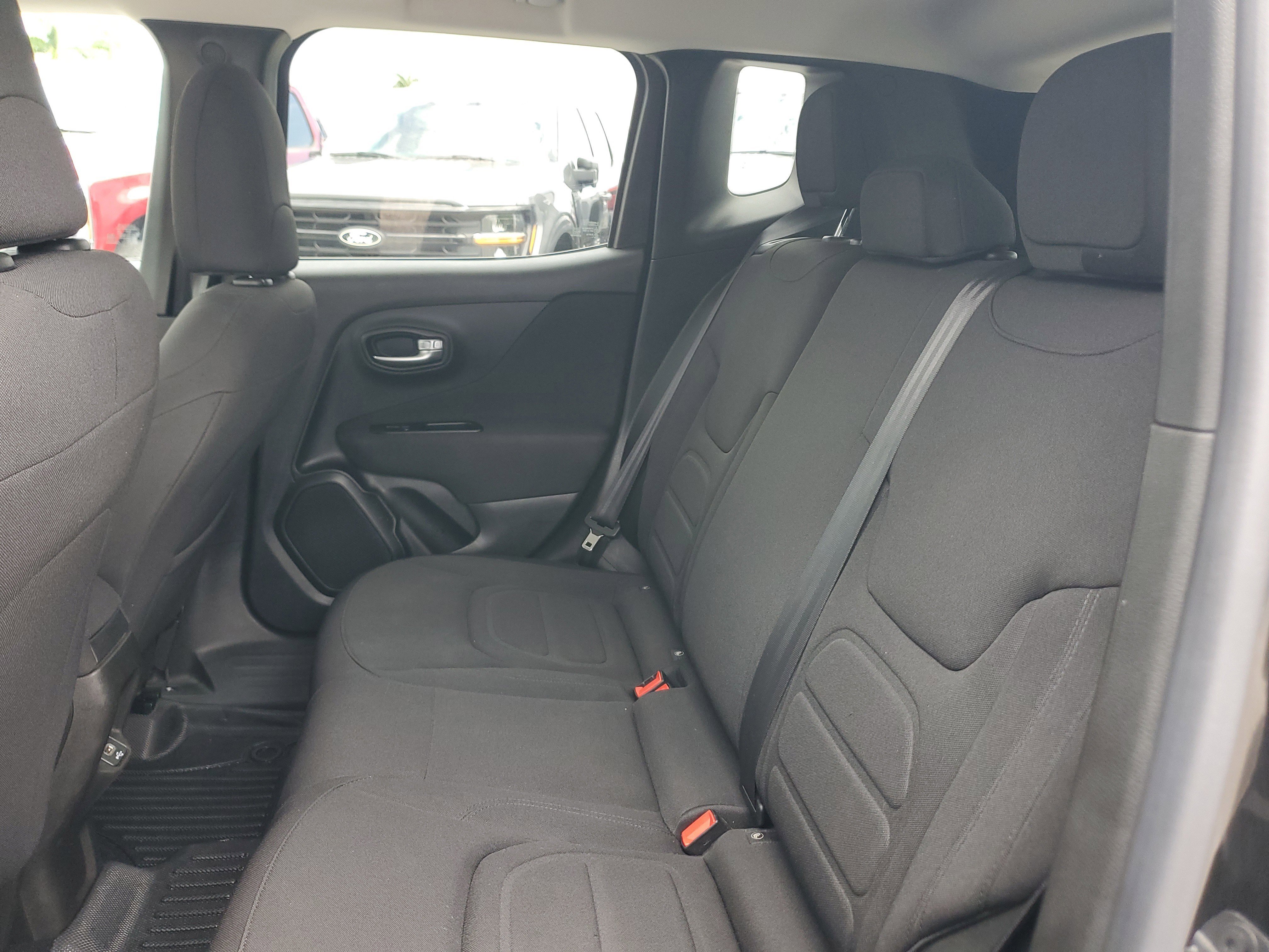 Used 2021 Jeep Renegade Latitude AWD/4WD image 11