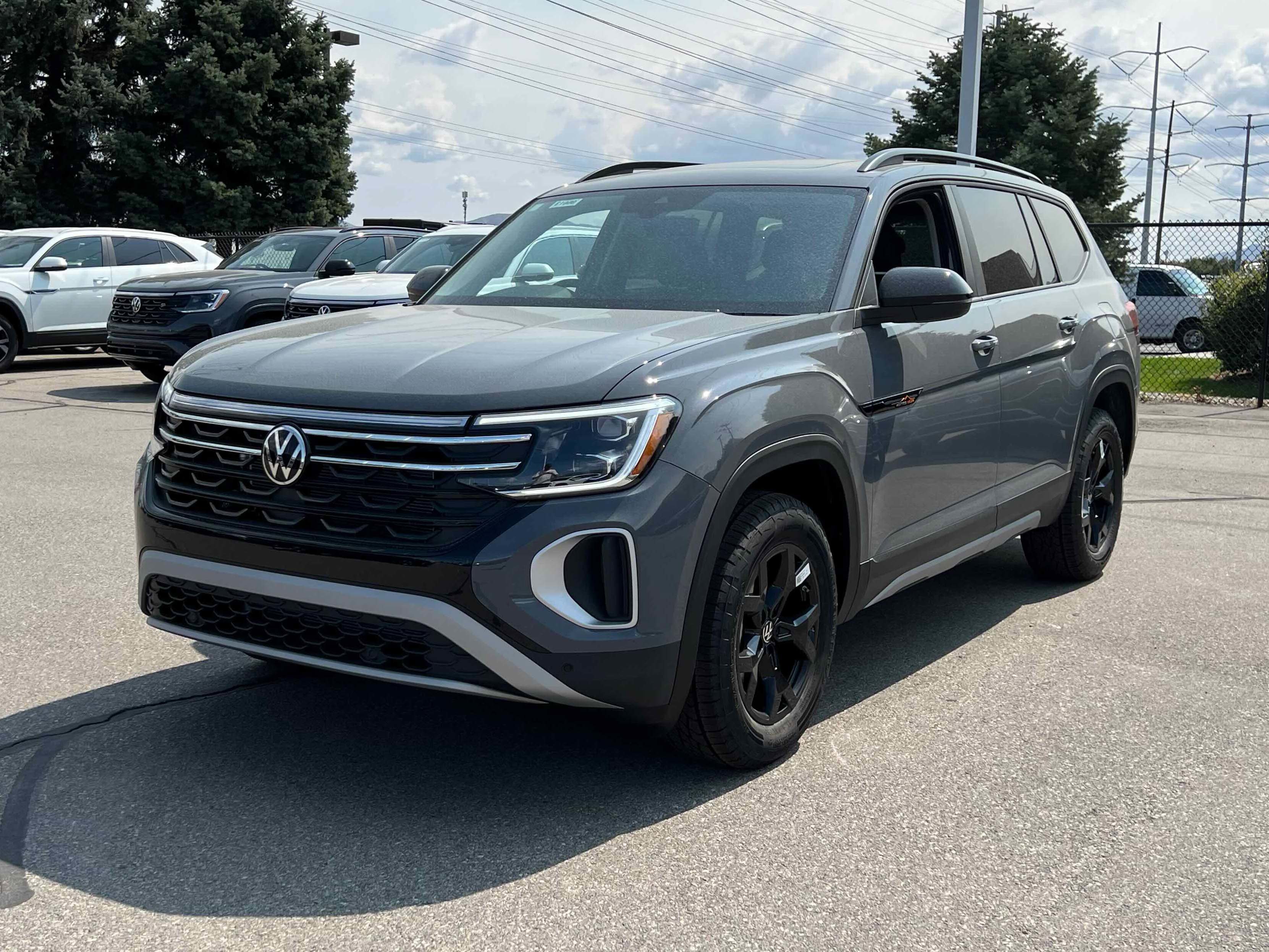 New 2026 Volkswagen Atlas Peak Edition image 1