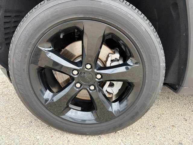 Used 2023 Jeep Grand Cherokee L Laredo AWD/4WD image 9