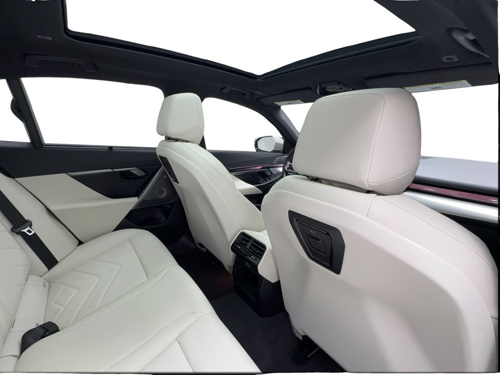 Used 2024 BMW i5 eDrive40i w/ Executive Package RWD image 30