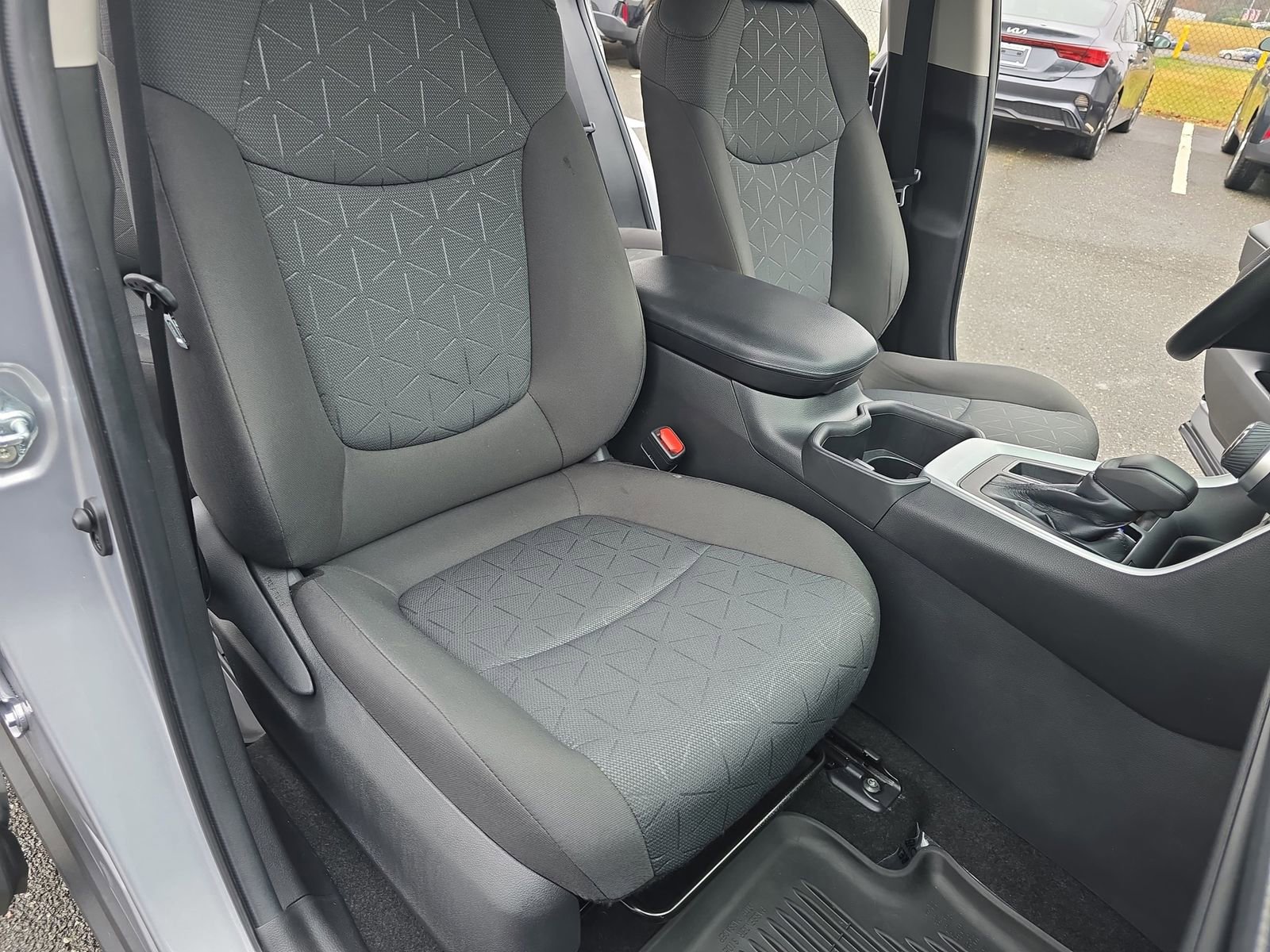 Used 2022 Toyota RAV4 XLE image 14