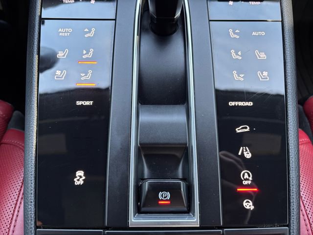 Used 2022 Porsche Macan image 24