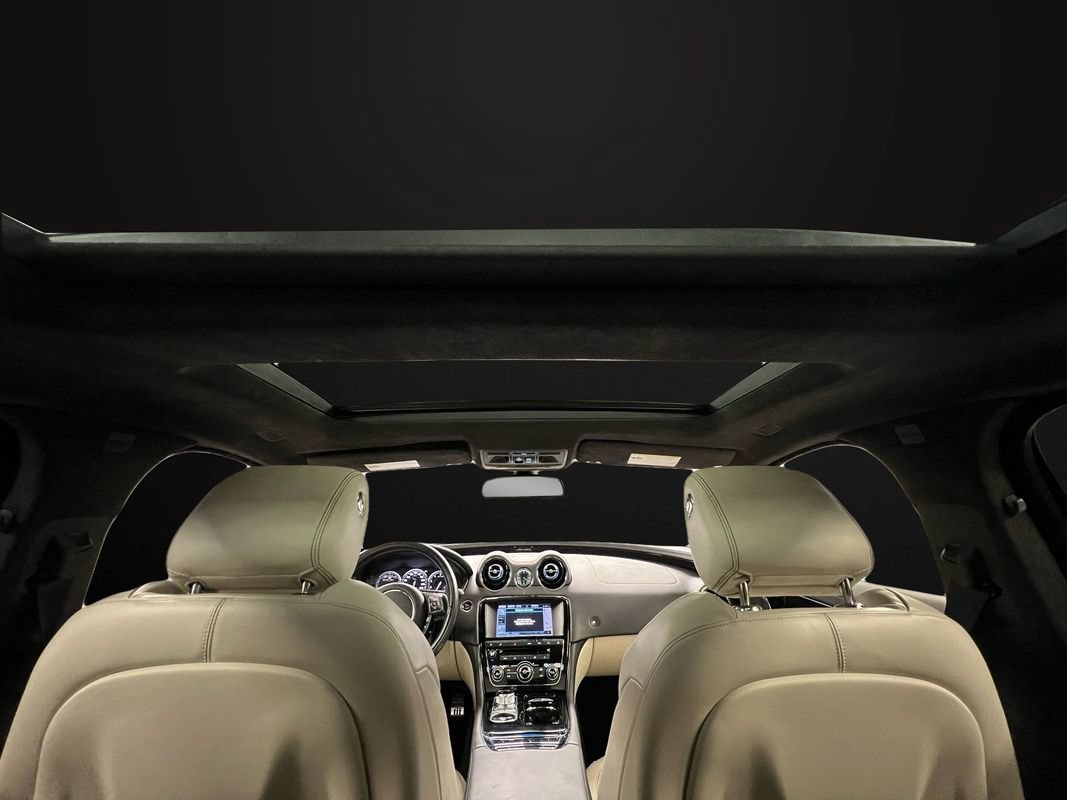 Used 2015 Jaguar XJ AWD/4WD image 18