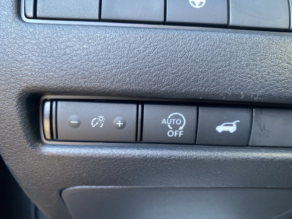 Used 2023 Nissan Rogue SL image 26