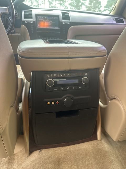 Used 2014 Cadillac Escalade Premium image 11