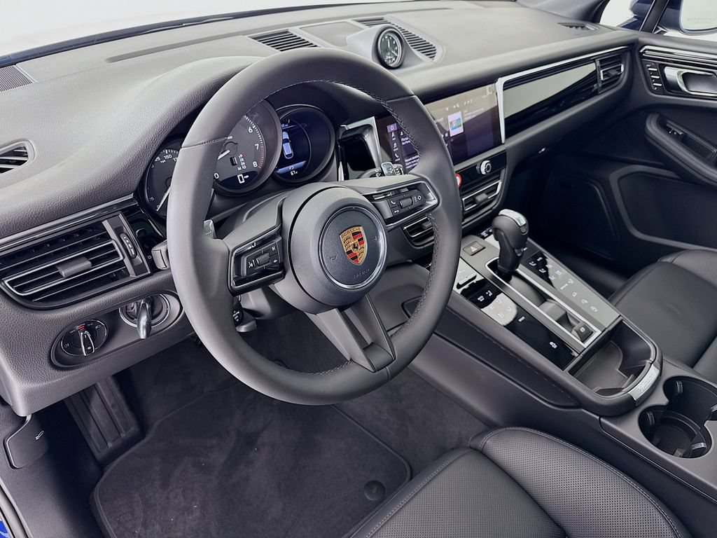 New 2026 Porsche Macan AWD/4WD image 4