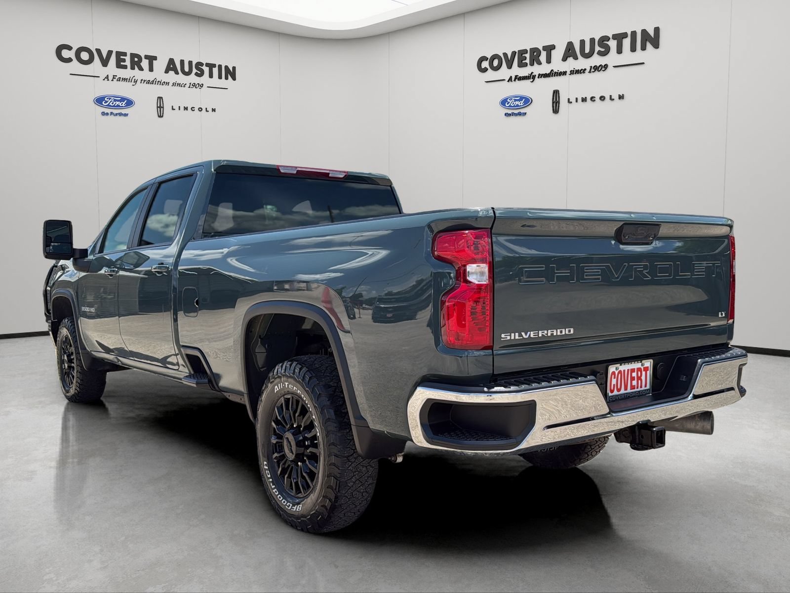 Used 2025 Chevrolet Silverado 3500 LT w/ Convenience Package AWD/4WD image 3