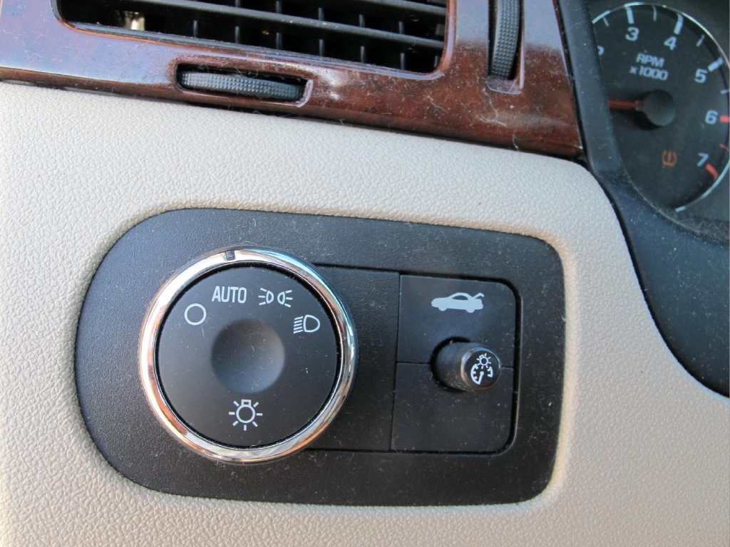 Used 2008 Chevrolet Impala LT FWD image 13
