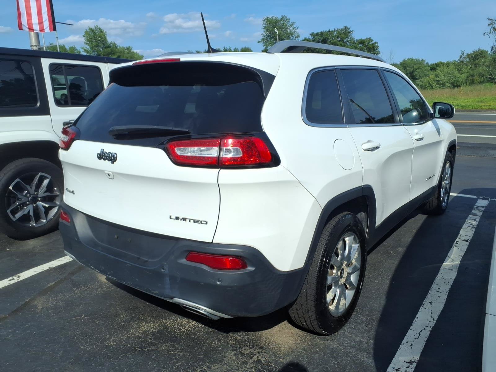 Used 2017 Jeep Cherokee Limited AWD/4WD image 7