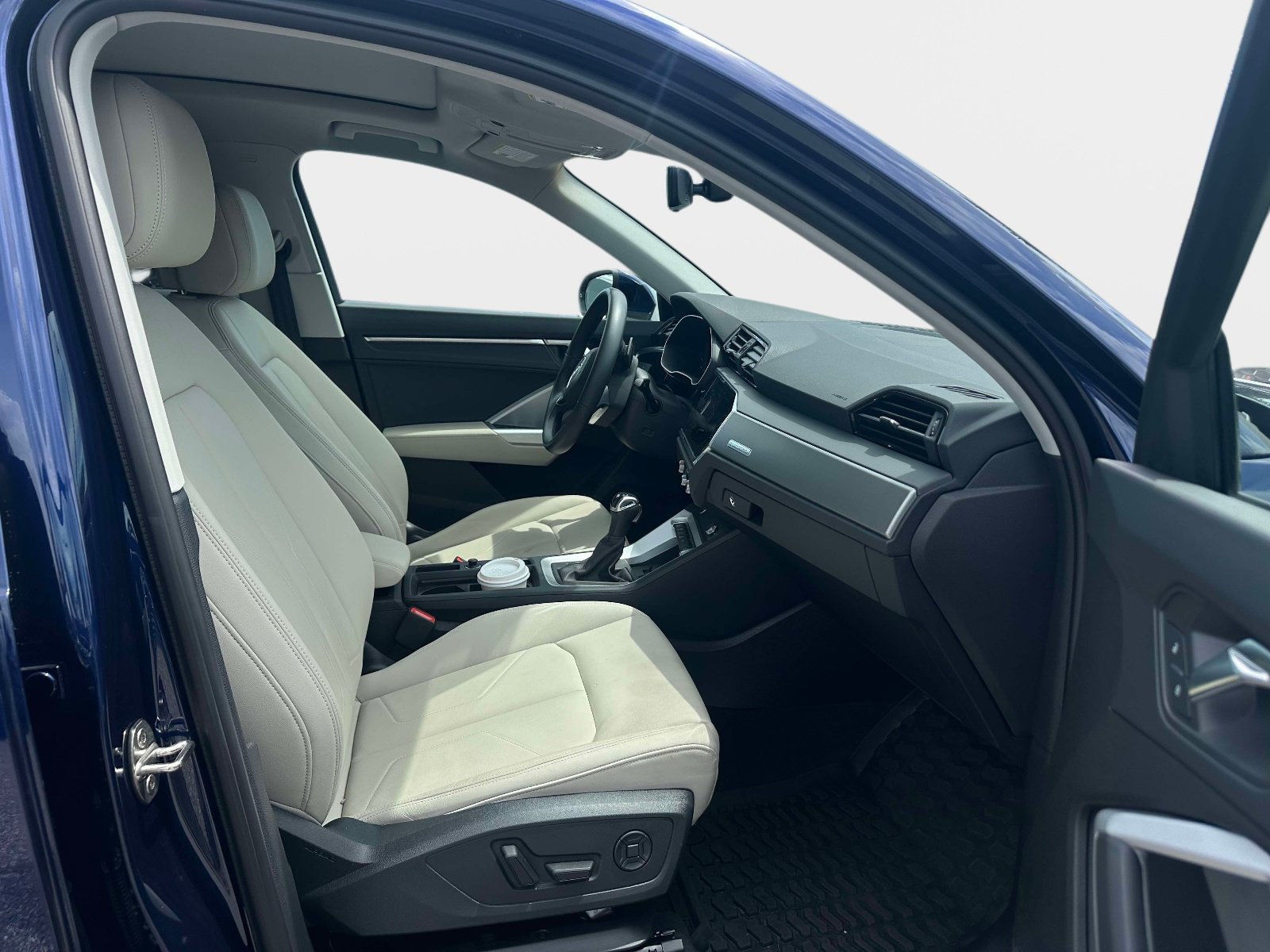 Certified 2024 Audi Q3 2.0T Premium w/ Convenience Package AWD/4WD image 8