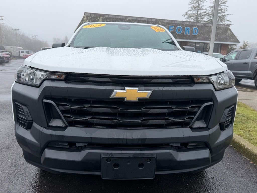 Used 2024 Chevrolet Colorado W/T image 2