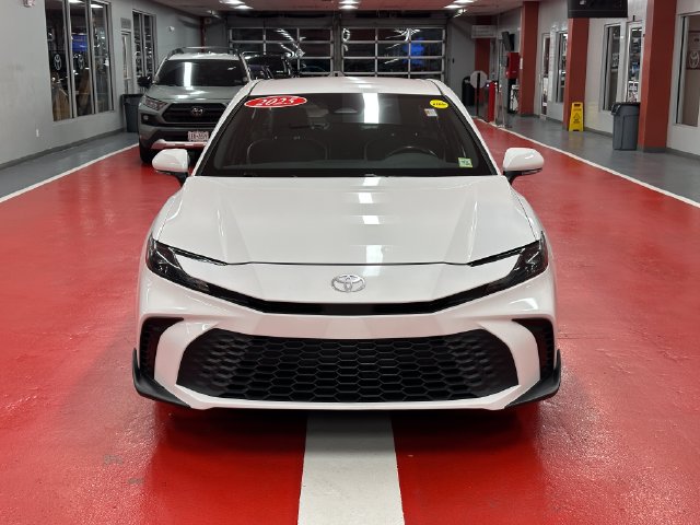 Used 2025 Toyota Camry SE FWD image 8