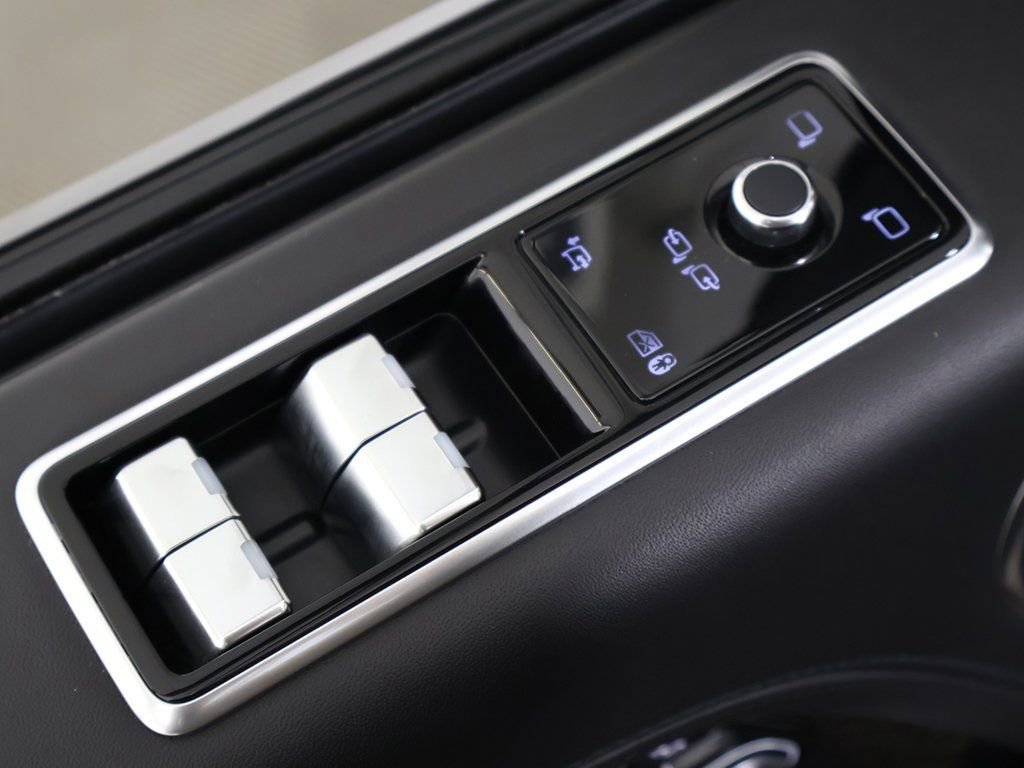 Used 2021 Land Rover Range Rover SV Autobiography Dynamic image 43