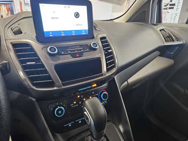 Used 2022 Ford Transit Connect XLT image 21