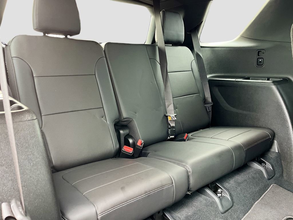 Used 2023 Chevrolet Traverse Premier image 28