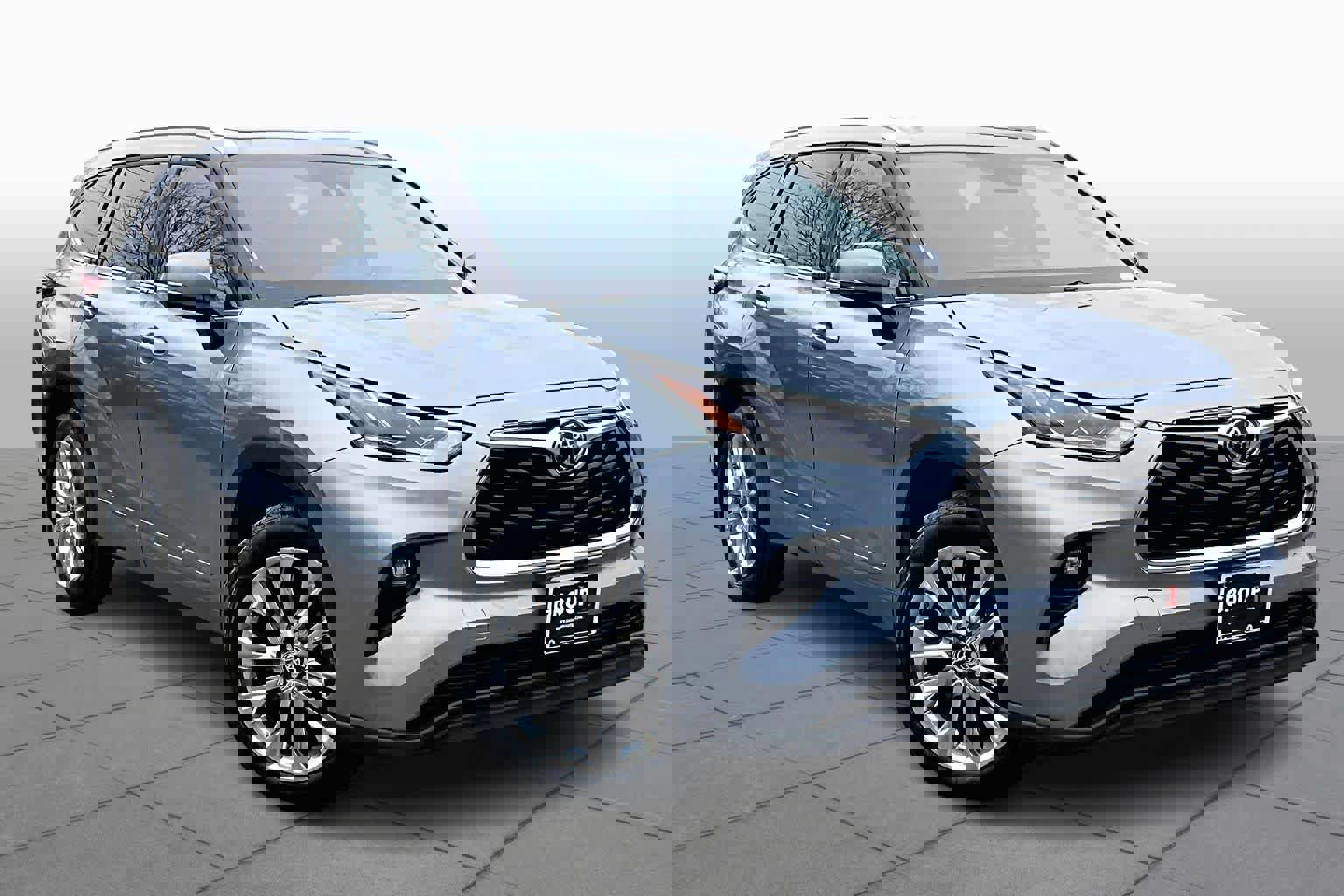 Used 2023 Toyota Highlander Limited image 3