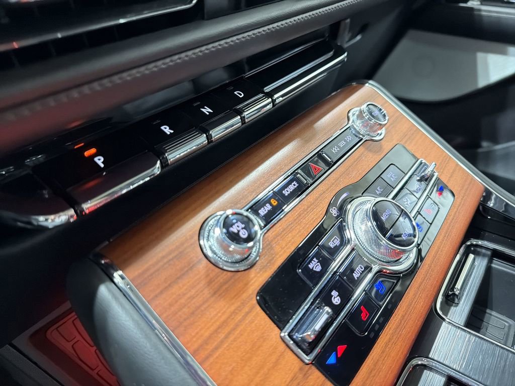 Used 2021 Lincoln Aviator Grand Touring w/ Equipment Group 302A AWD/4WD image 23