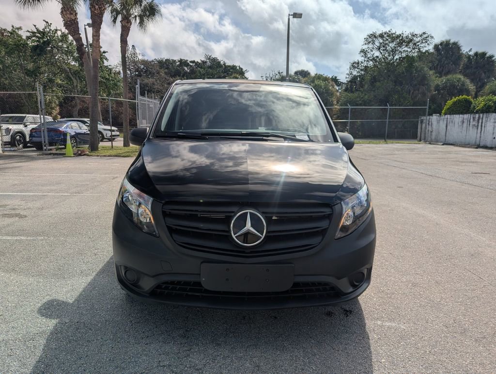 Used 2022 Mercedes-Benz Metris image 2