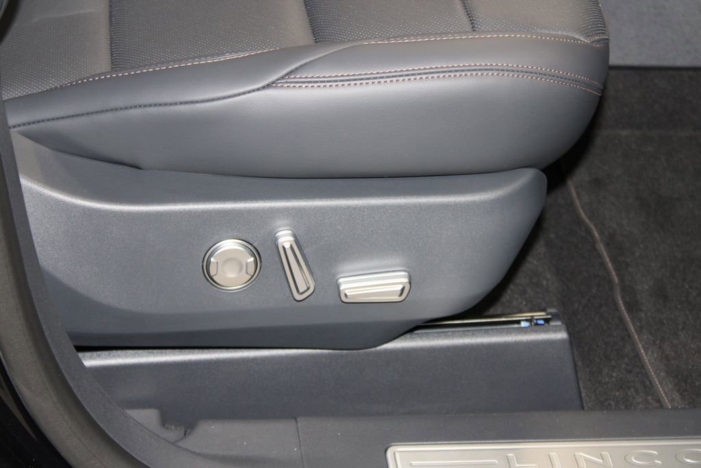 New 2025 Lincoln Nautilus Premier w/ Equipment Group 102A image 26