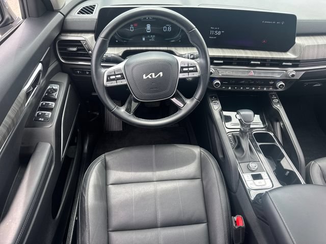Used 2025 Kia Telluride EX w/ EX Captain's Chair Package FWD image 16