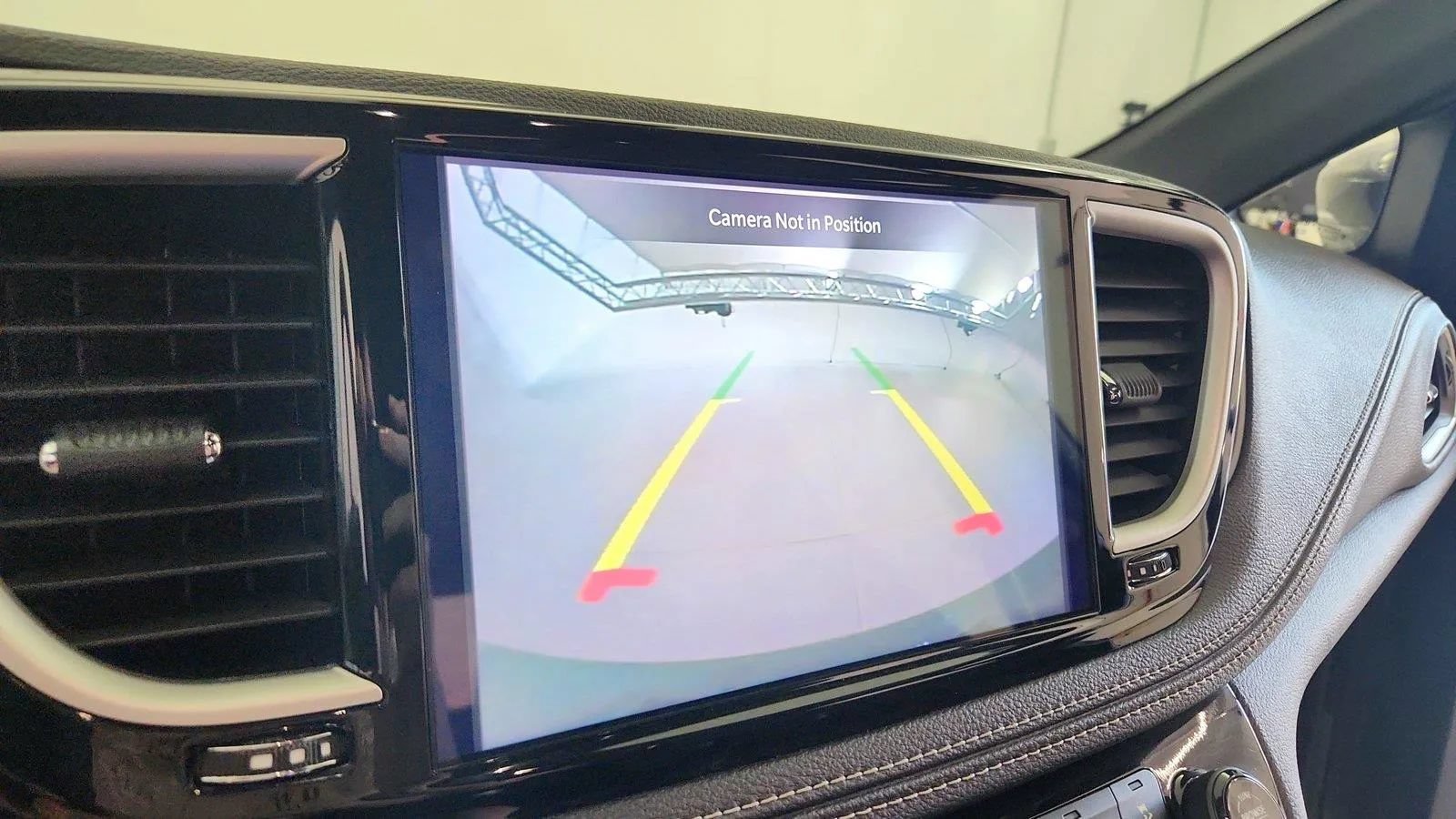 Used 2025 Chrysler Pacifica Select FWD image 21