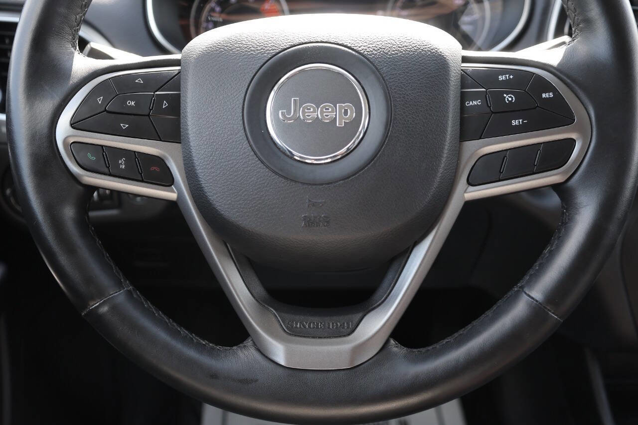 Used 2019 Jeep Cherokee Limited image 18