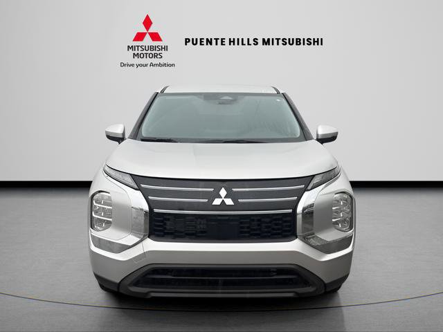 New 2026 Mitsubishi Outlander ES image 2