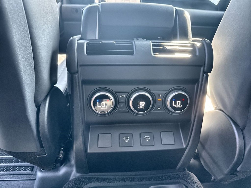 Used 2025 Land Rover Defender 130 X-Dynamic SE image 16