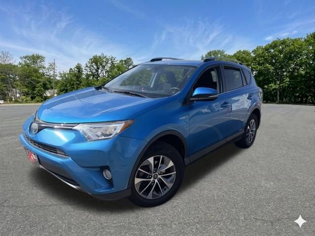 Used 2018 Toyota RAV4 XLE AWD/4WD image 4