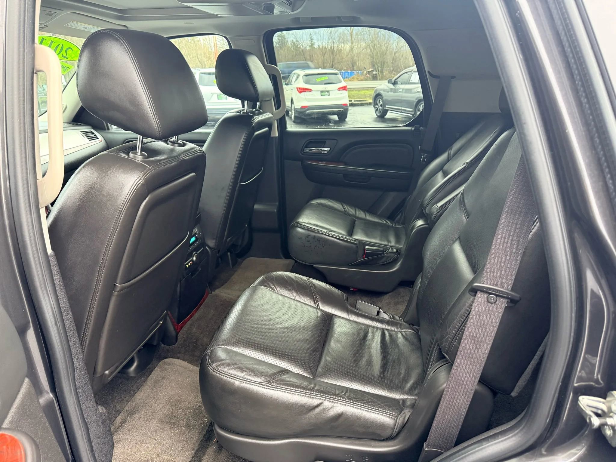 Used 2011 Cadillac Escalade Premium AWD/4WD image 21
