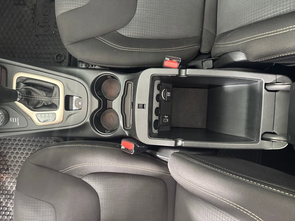 Used 2016 Jeep Cherokee Latitude w/ Comfort/Convenience Group image 26