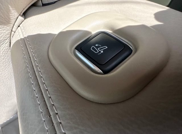 Used 2014 Mercedes-Benz GL 550 4MATIC image 39