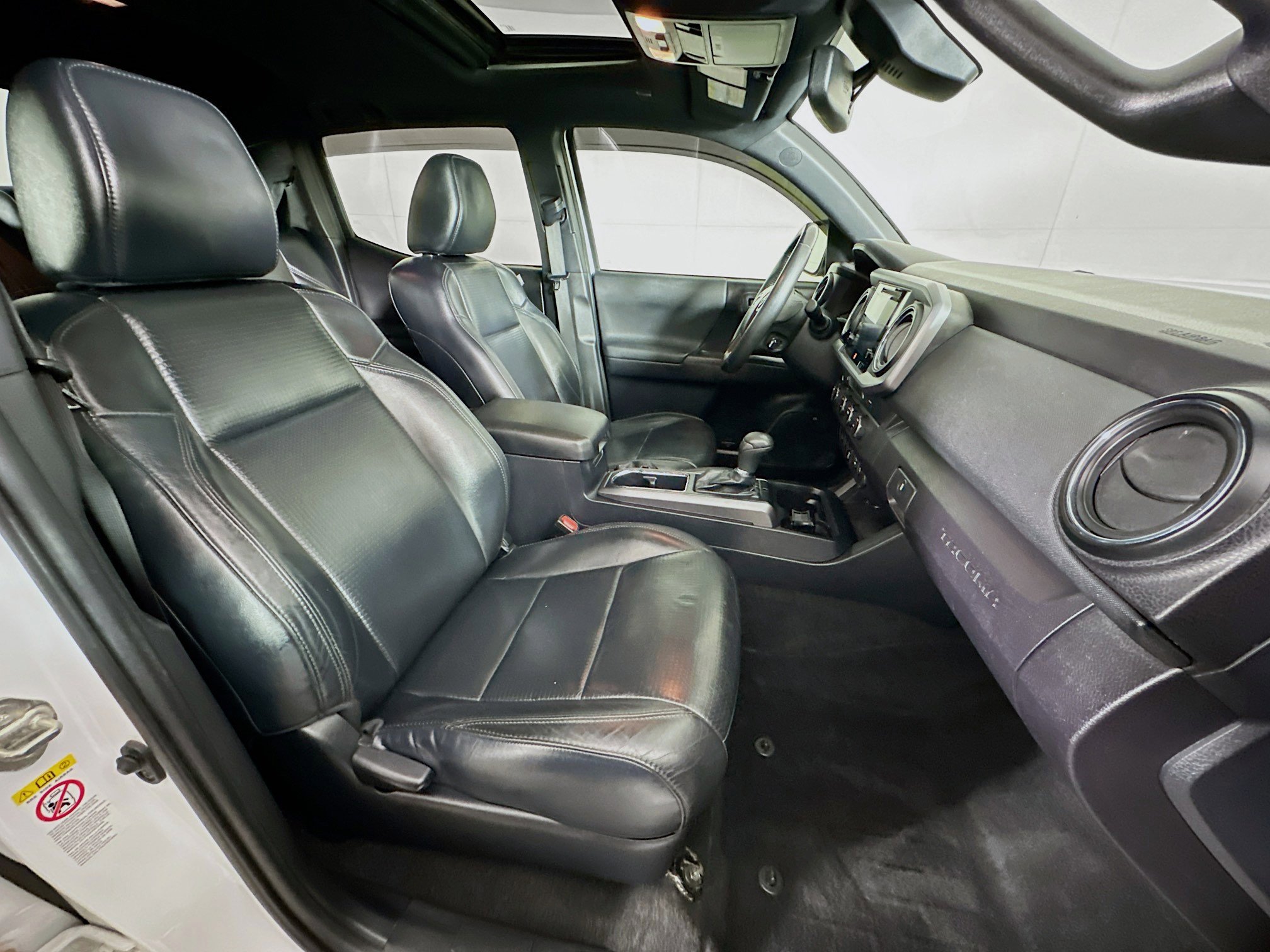 Used 2019 Toyota Tacoma TRD Sport AWD/4WD image 31