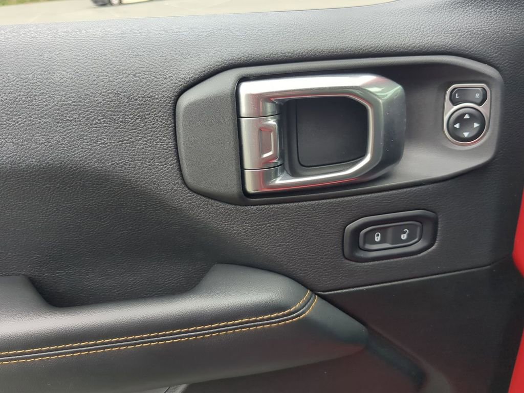 Used 2025 Jeep Wrangler Unlimited Sahara image 13