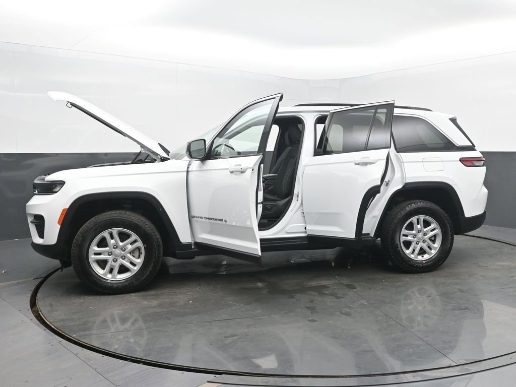 Used 2024 Jeep Grand Cherokee Laredo w/ Luxury Tech Group I image 53