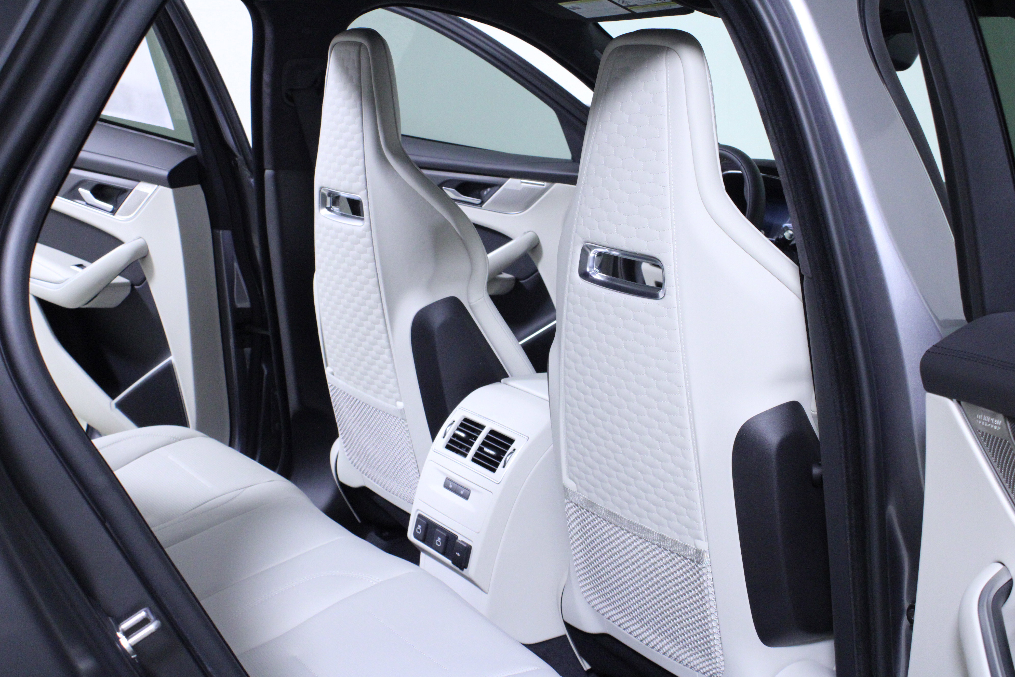 New 2026 Jaguar F-PACE SVR 575 Edition image 11