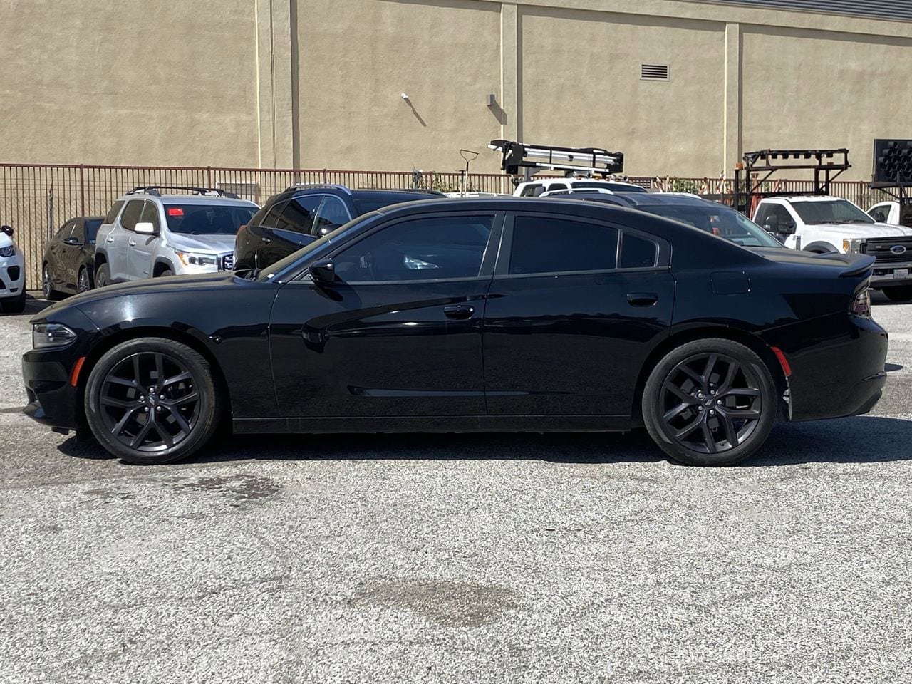 Used 2020 Dodge Charger SXT w/ Blacktop Package RWD image 3