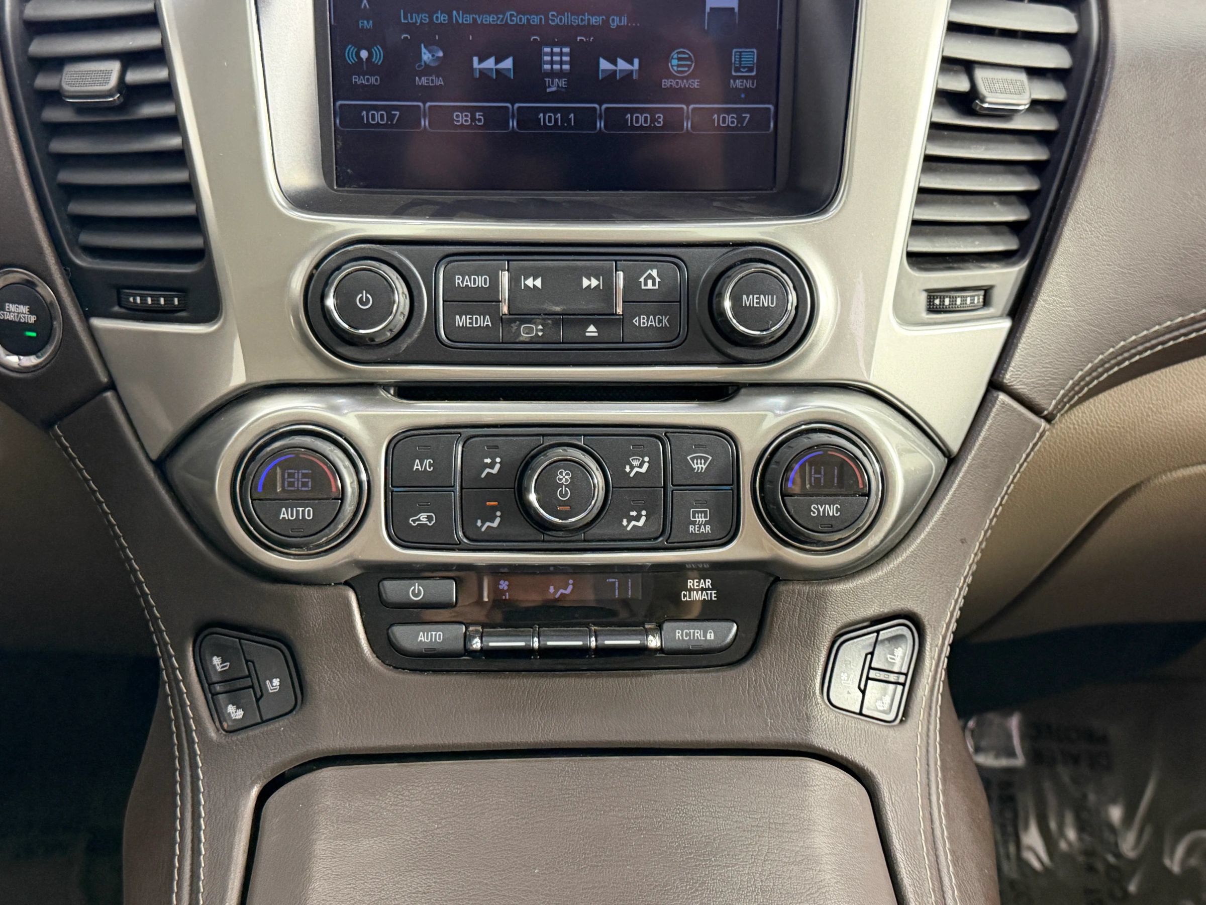 Used 2018 Chevrolet Suburban Premier AWD/4WD image 30