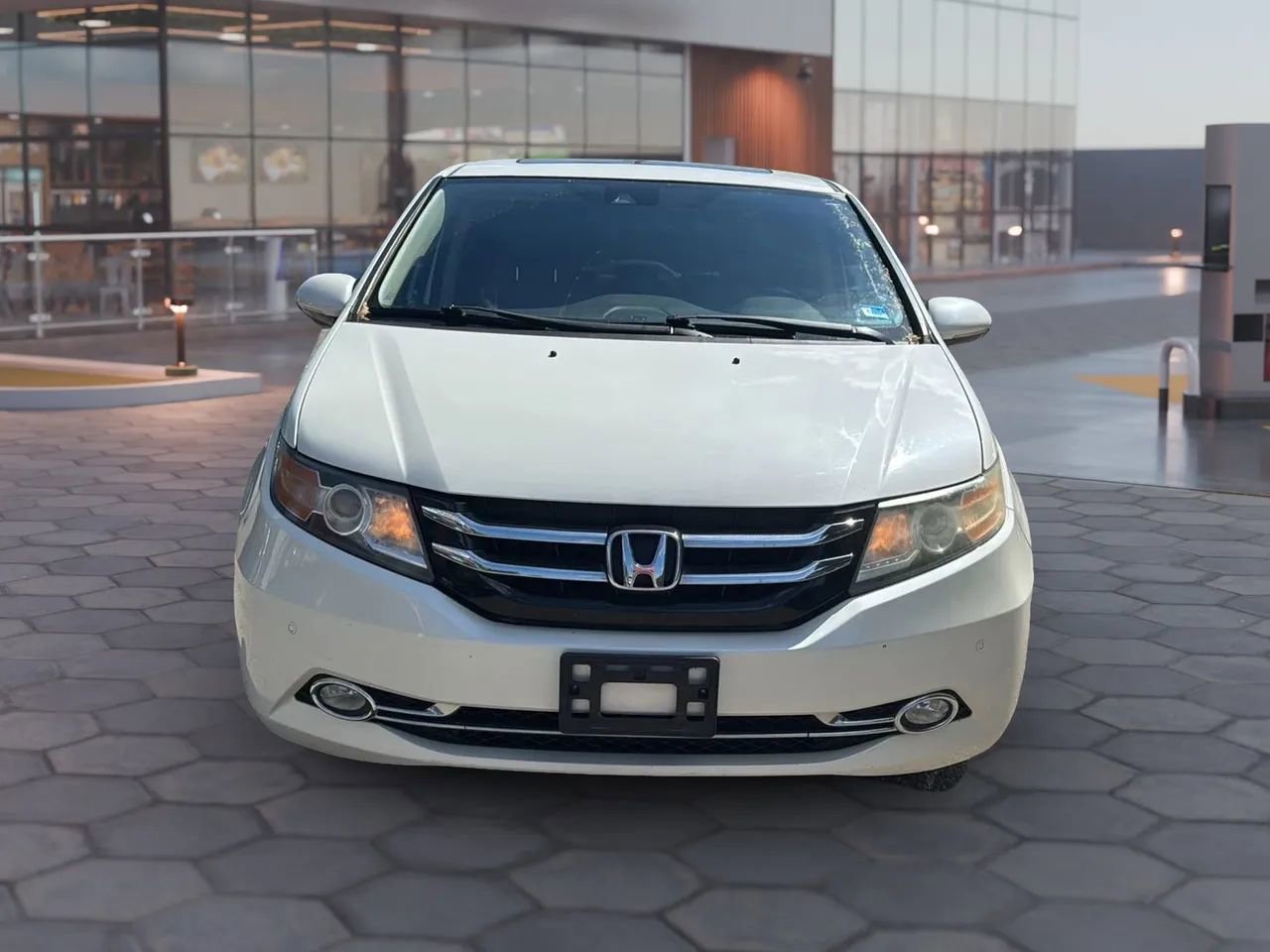 Used 2016 Honda Odyssey Touring image 2