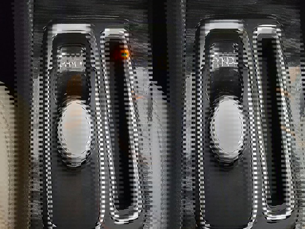 Used 2019 Chrysler 300 Touring L w/ Quick Order Package 22F image 18