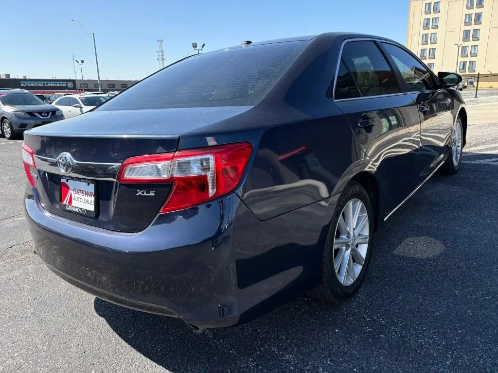 Used 2014 Toyota Camry XLE w/ Leather Package FWD image 5