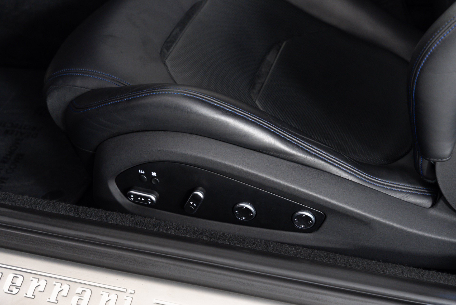 Used 2019 Ferrari GTC4Lusso T RWD image 31