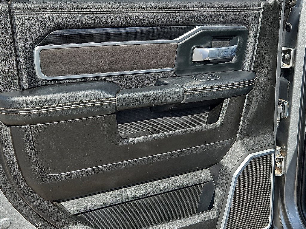 Used 2019 RAM 3500 Laramie AWD/4WD image 17