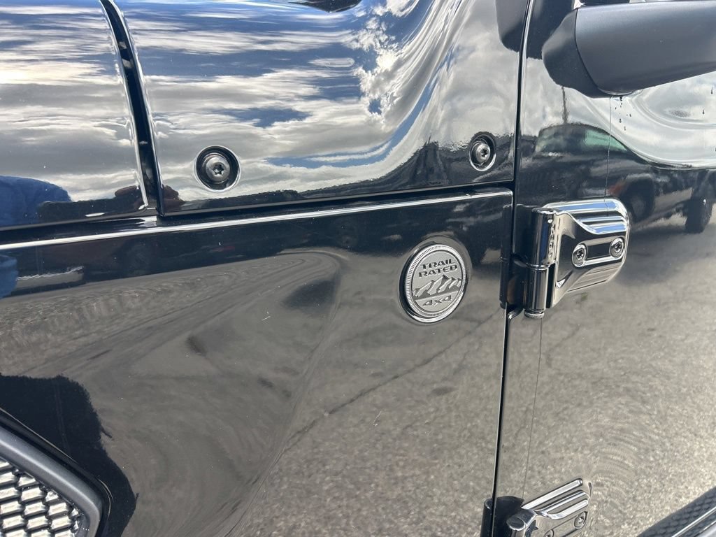 Used 2025 Jeep Wrangler Unlimited Sahara AWD/4WD image 19