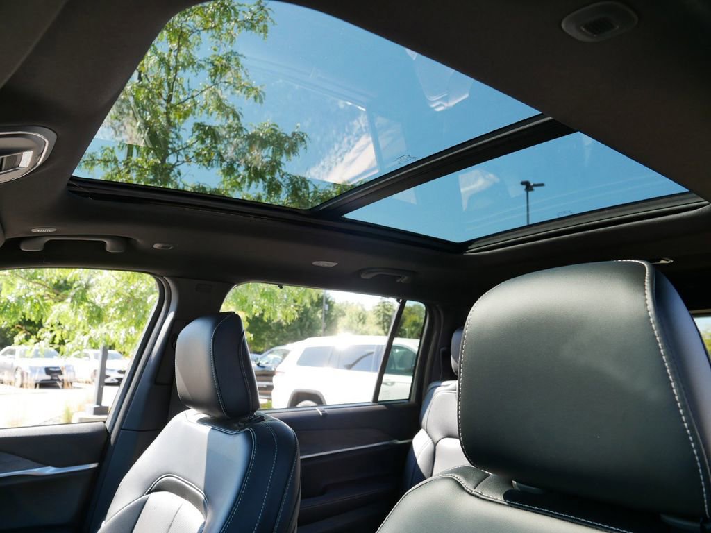 Certified 2025 Jeep Grand Cherokee L Limited w/ Luxury Tech Group II image 24