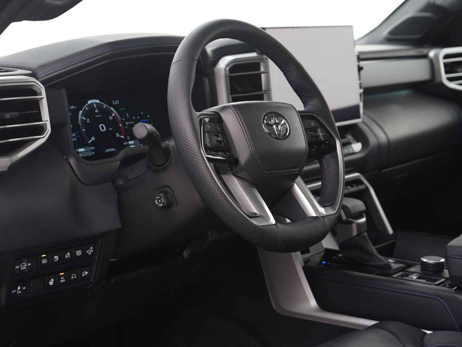 Used 2025 Toyota Sequoia Platinum AWD/4WD image 25