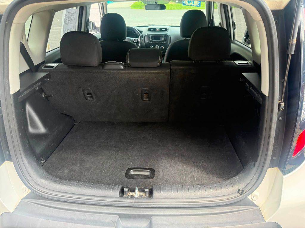 Used 2014 Kia Soul + FWD image 12