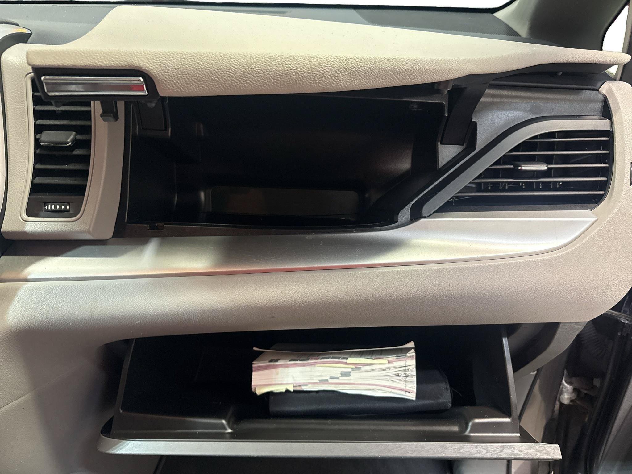 Used 2020 Toyota Sienna LE FWD image 23
